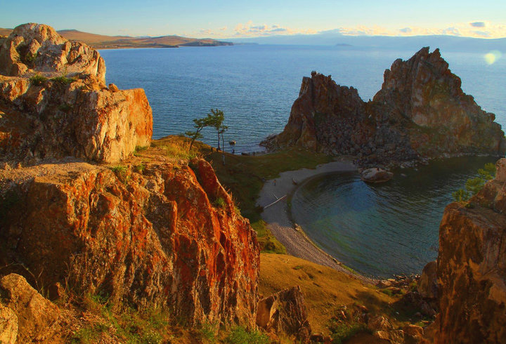 Мыс Бурхан и скала Шаманка